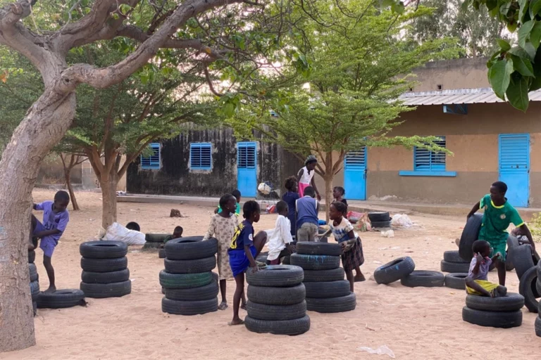 Recyclage de pneus, à l'école de Soum